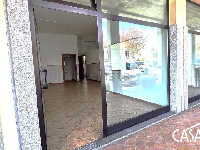 Locale Commerciale in affitto a Oneda, Sesto Calende