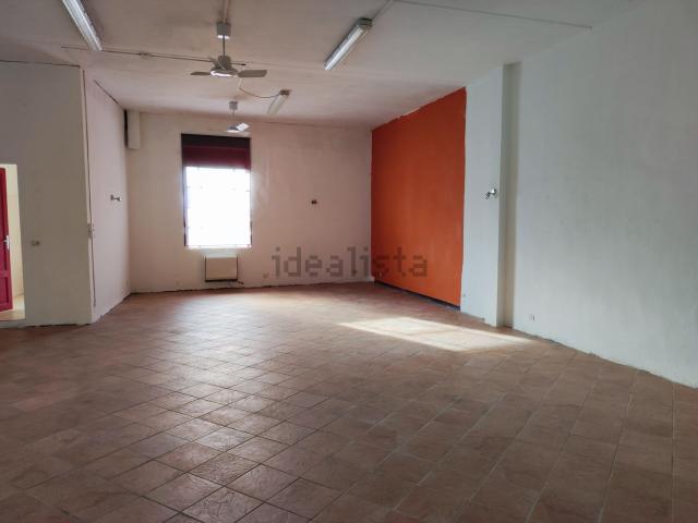 Locale Commerciale in affitto a Parma, San Leonardo