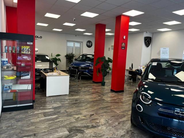 Locale Commerciale in affitto a Circoscrizione 8, Piemonte