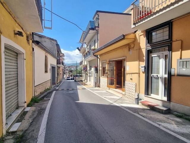 Locale Commerciale in affitto a Terre dell’Ufita, Grottaminarda
