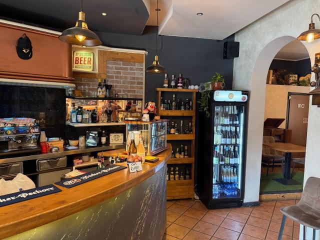 Locale Commerciale in affitto a San Felice Extra, Brenzone
