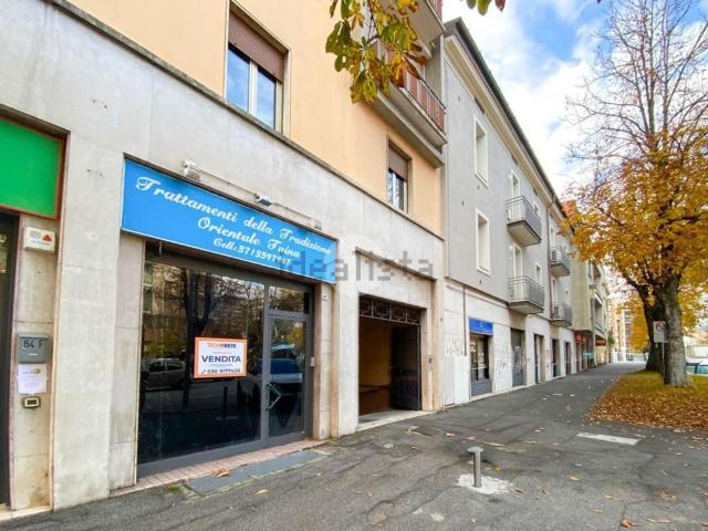 Locale Commerciale in affitto a Zona Centro, Brescia