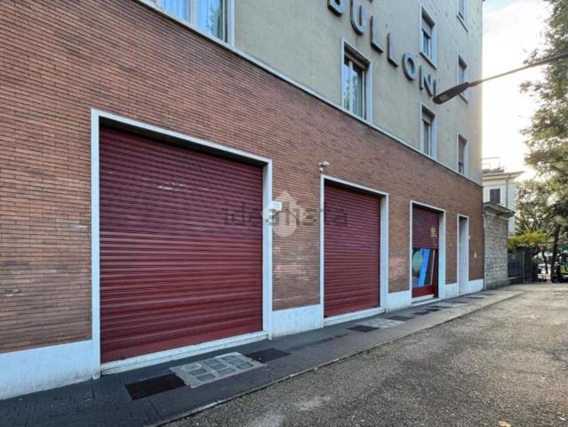 Locale Commerciale in affitto a Zona Centro, Brescia