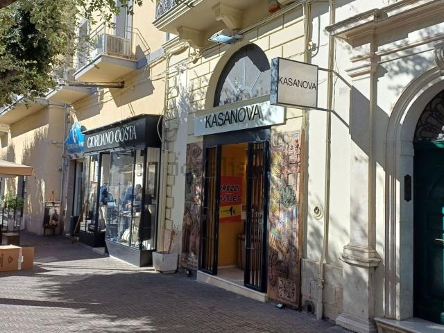 Locale Commerciale in affitto a Centro Storico, Matera