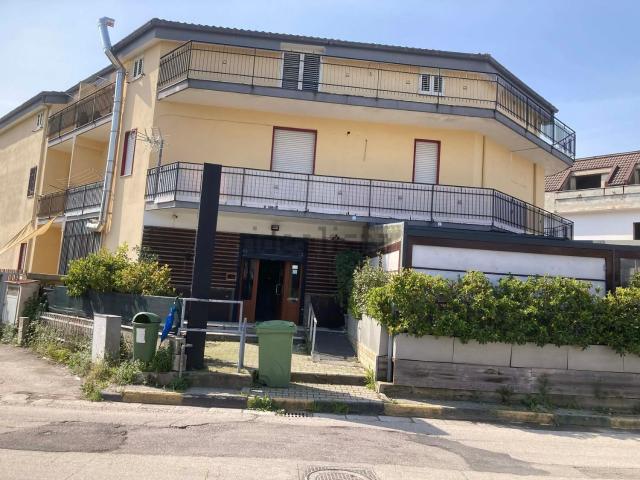 Locale Commerciale in affitto a San Marco Evangelista, Campania