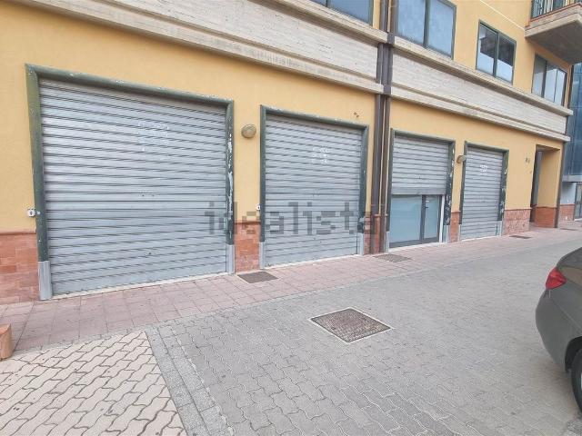 Locale Commerciale in affitto a San Cataldo, Sicilia