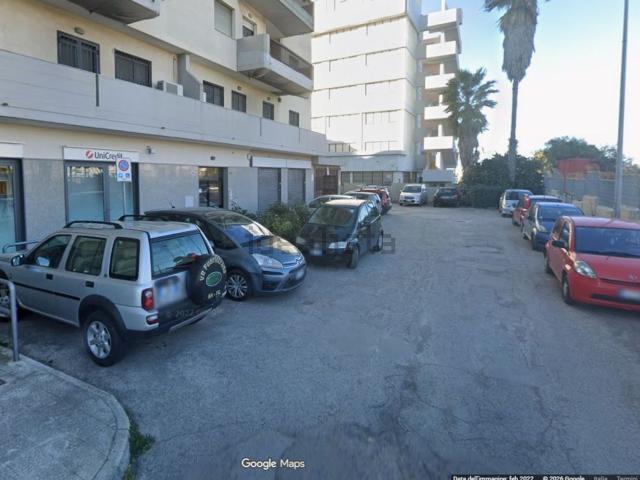 Locale Commerciale in affitto a Puglia, Taranto