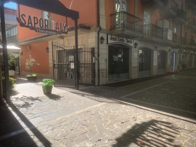 Locale Commerciale in affitto a Avellino, Campania