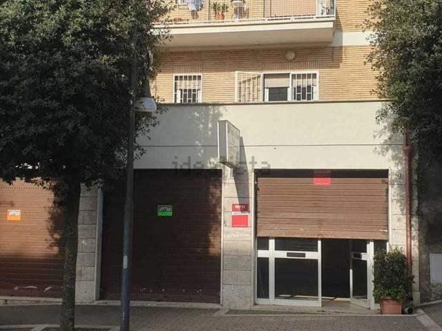 Locale Commerciale in affitto a Colombella, Roma Capitale