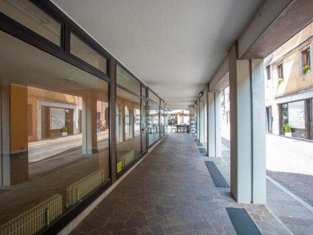Locale Commerciale in affitto a Tricesimo, Friuli-Venezia Giulia