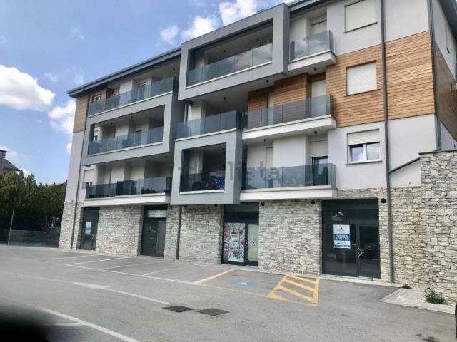 Locale Commerciale in affitto a Castel Di Sangro, Abruzzo