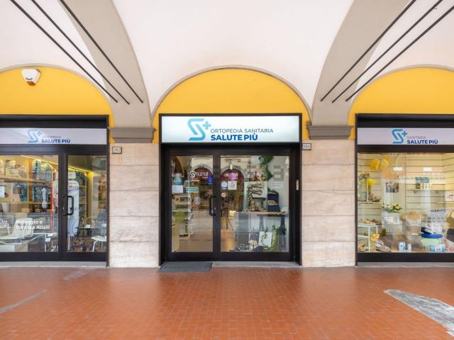 Locale Commerciale in affitto a Unione dei comuni del Sorbara, Castelfranco Emilia