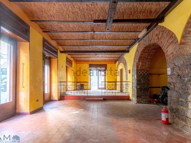 Locale Commerciale in affitto a Barriera Vecchia-San Giacomo, Villa Opicina