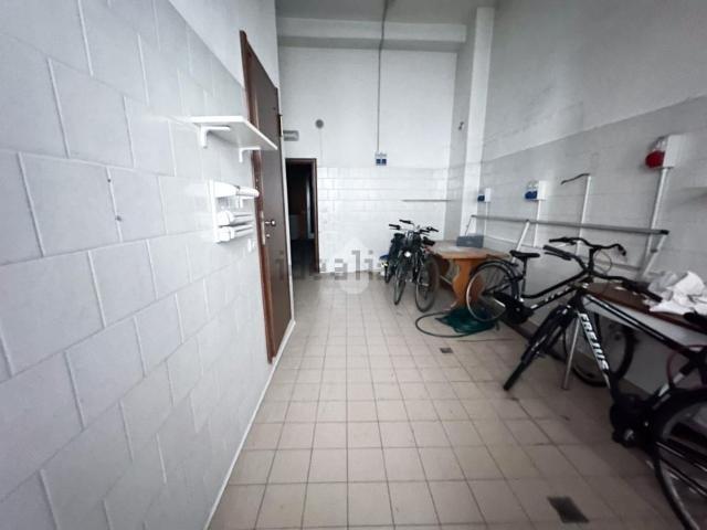 Locale Commerciale in affitto a Robbiano, Giussano
