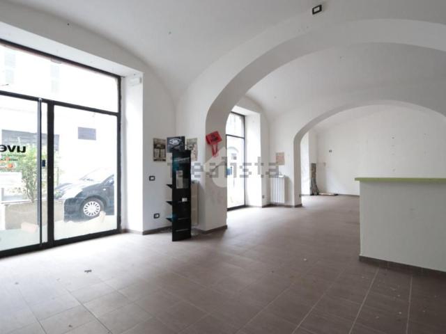 Locale Commerciale in affitto a Piemonte, Alessandria