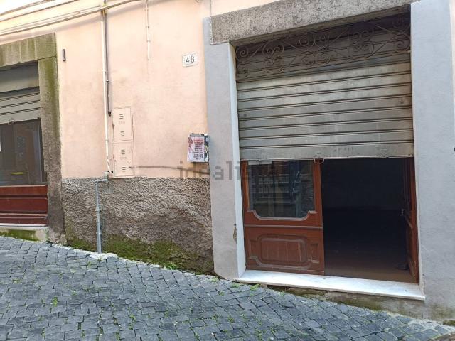 Locale Commerciale in affitto a Viterbo, Lazio