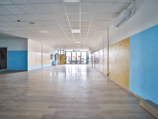 Locale Commerciale in affitto a Liscate, Lombardia