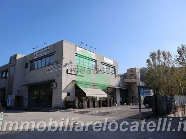 Locale Commerciale in affitto a Trescore Balneario, Lombardia