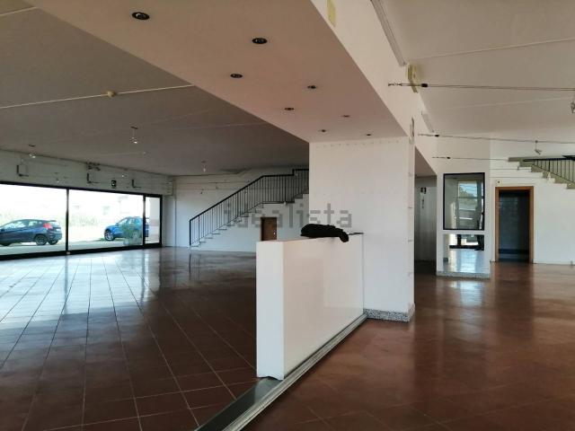 Locale Commerciale in affitto a Casciana Terme Lari, Perignano