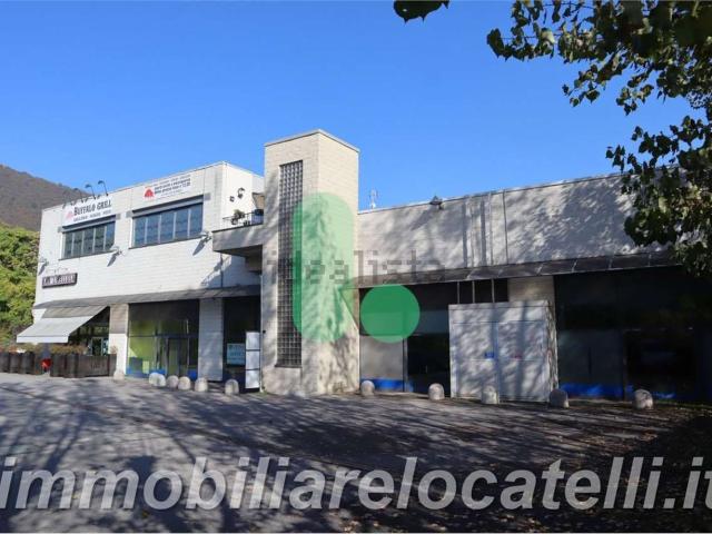 Locale Commerciale in affitto a Entratico, Lombardia