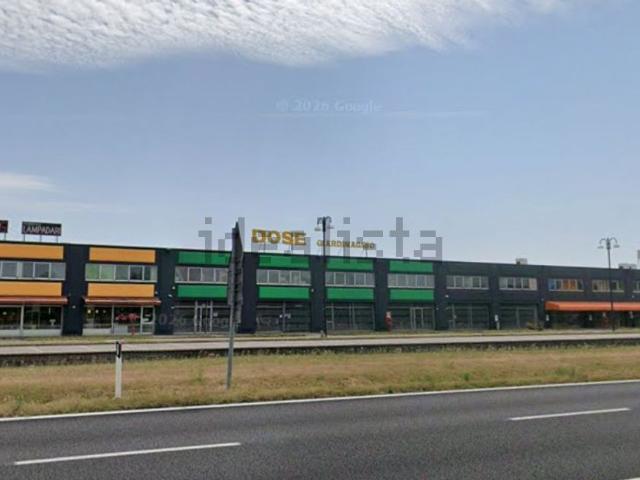 Locale Commerciale in affitto a Branco, Tavagnacco