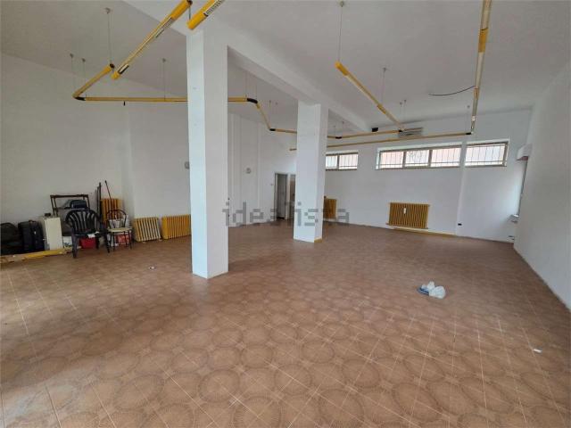 Locale Commerciale in affitto a San Francesco, Marche