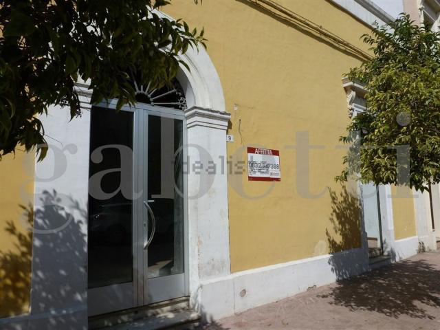 Locale Commerciale in affitto a Puglia, Lecce