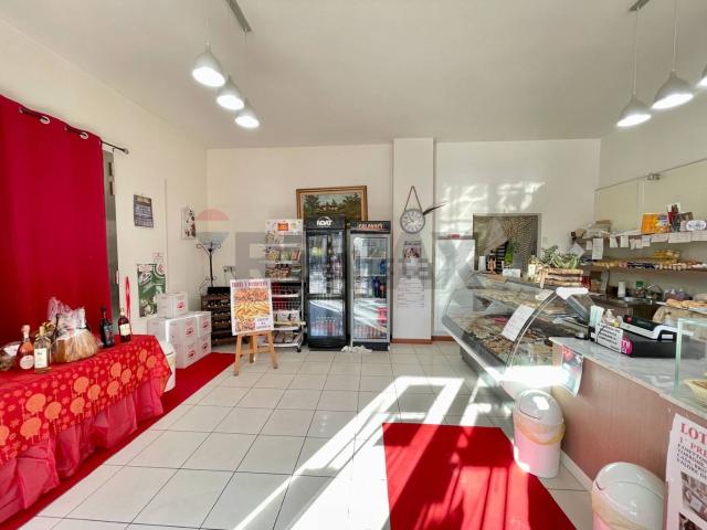 Locale Commerciale in affitto a Unione dei Comuni Circondario dell'Empolese Valdelsa, Montelupo Fiorentino