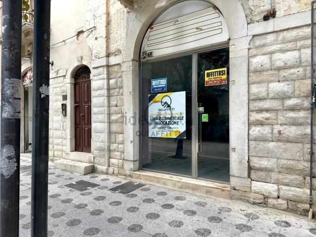 Locale Commerciale in affitto a Puglia, Barletta-andria-trani