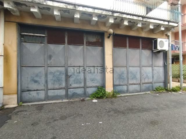 Locale Commerciale in affitto a Aci Catena, Sicilia