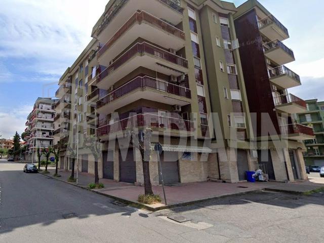 Locale Commerciale in affitto a Corigliano-Rossano, Calabria