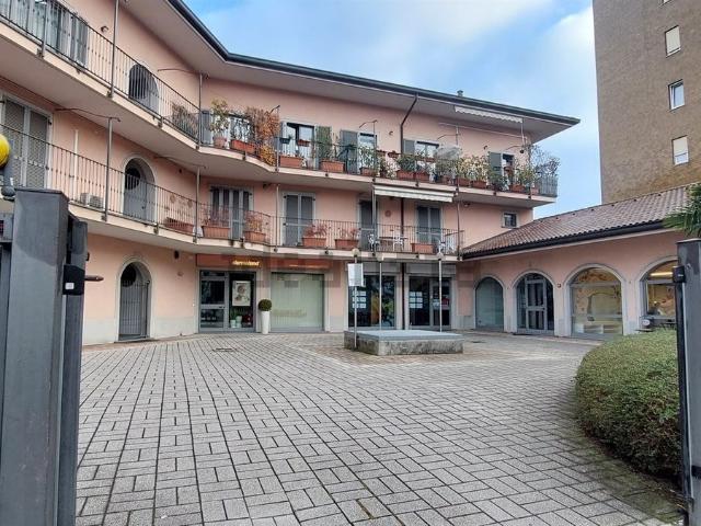 Locale Commerciale in affitto a Valle Guidino, Besana In Brianza