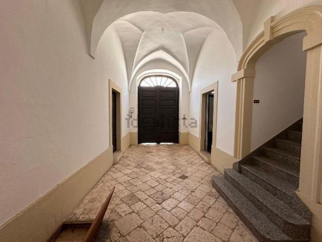 Locale Commerciale in affitto a Puglia, Lecce