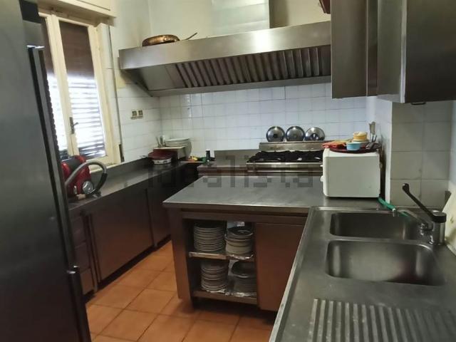 Locale Commerciale in affitto a San Giacomo, Camporosso