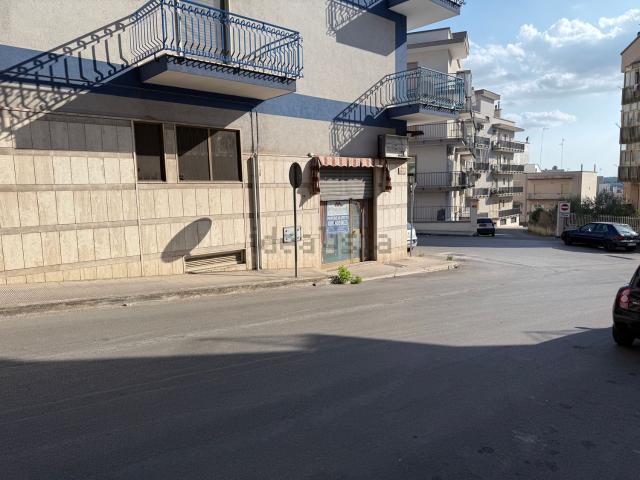 Locale Commerciale in affitto a Puglia, Bari