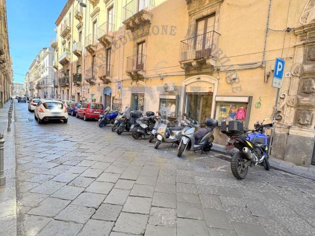 Locale Commerciale in affitto a Centro storico, Catania