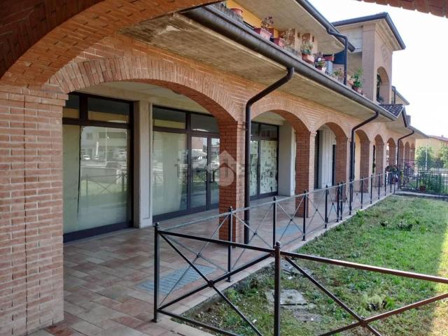 Locale Commerciale in affitto a Unione dei Comuni Bassa Bresciana Occidentale, Maclodio