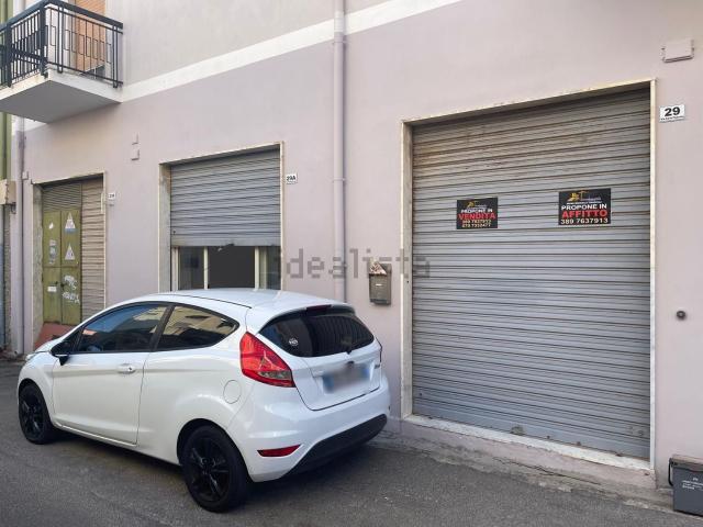 Locale Commerciale in affitto a Monteleone - Santa Rosalia, Cagliari