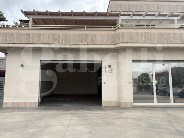 Locale Commerciale in affitto a Leda, Aprilia