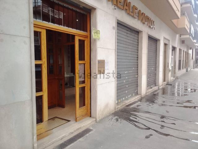 Locale Commerciale in affitto a Circoscrizione 2, Piemonte