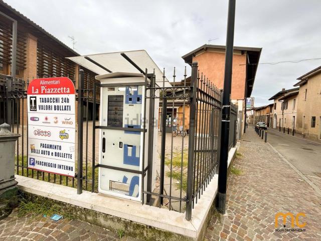 Locale Commerciale in affitto a Castegnato, Lombardia