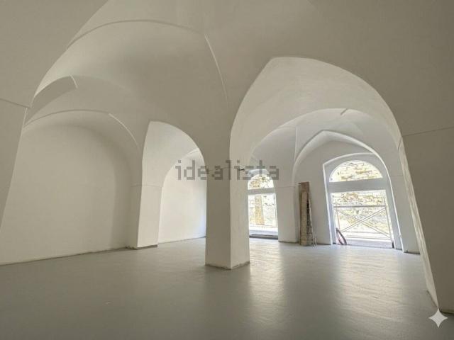 Locale Commerciale in affitto a Puglia, Lecce