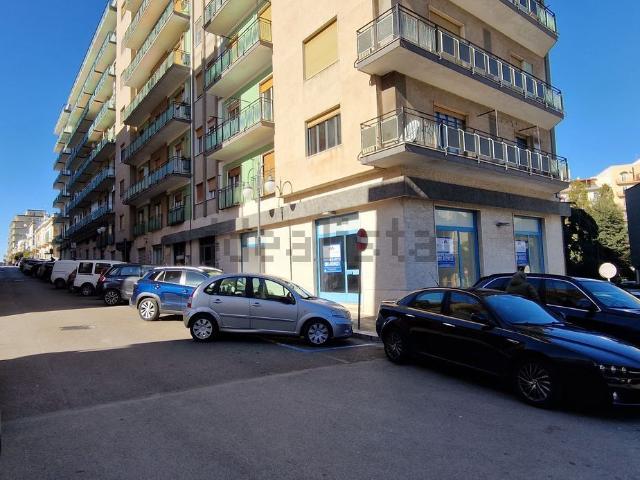Locale Commerciale in affitto a Puglia, Bari
