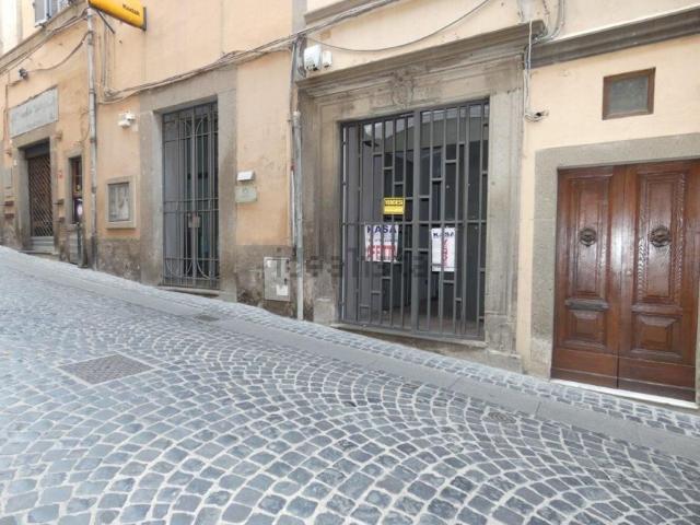 Locale Commerciale in affitto a Viterbo, Lazio