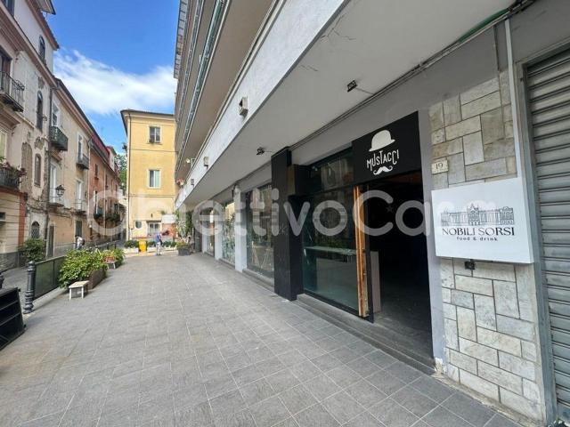 Locale Commerciale in affitto a Centro Storico, Caserta