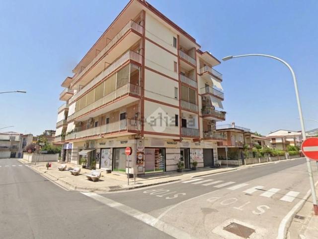 Locale Commerciale in affitto a Casagiove, Campania