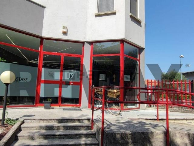 Locale Commerciale in affitto a Treviglio, Lombardia