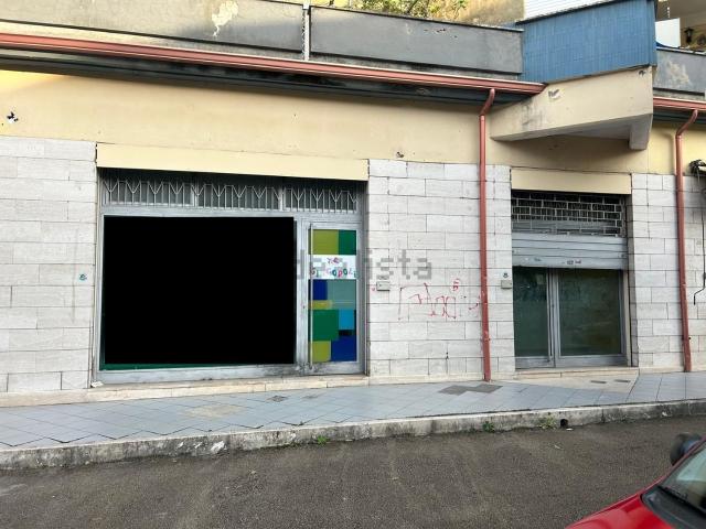 Locale Commerciale in affitto a San Silvestro, Cassino