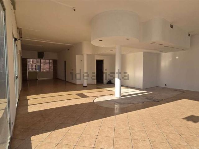 Locale Commerciale in affitto a Unione Comuni Modenesi Area Nord, Cavezzo