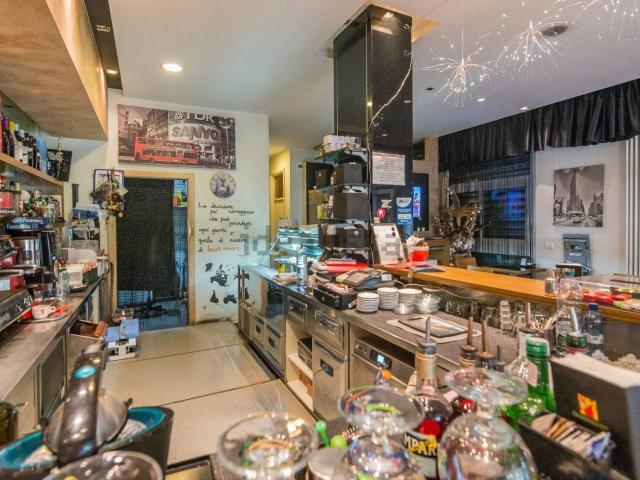Locale Commerciale in affitto a Abissinia, Riccione